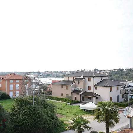 Apartman Ivoria - Apartments With A Swimming Pool *