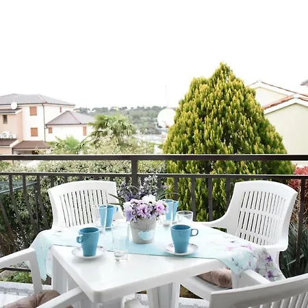 Apartman Ivoria - Apartments With A Swimming Pool *