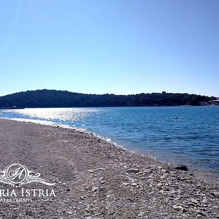Apartman Ivoria - Apartments With A Swimming Pool *