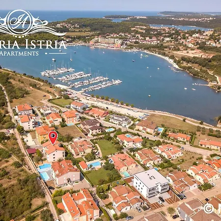 Ivoria - Apartments With A Swimming Pool