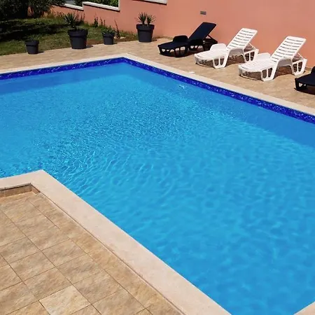 Ivoria - Apartments With A Swimming Pool Banjole