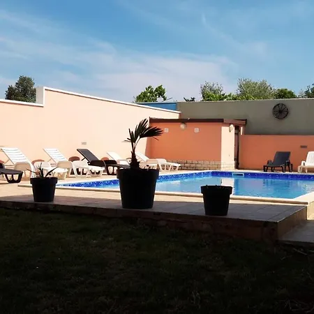 Ivoria - Apartments With A Swimming Pool * Banjole