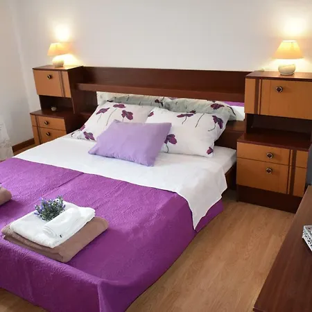 Ivoria - Apartments With A Swimming Pool Banjole