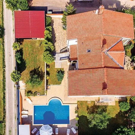 Apartment Ivoria - Apartments With A Swimming Pool *
